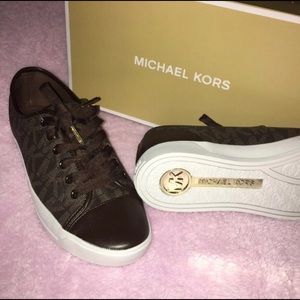 BrOWN WOMENS MK tennis shoes! Brand new size 9 1/2